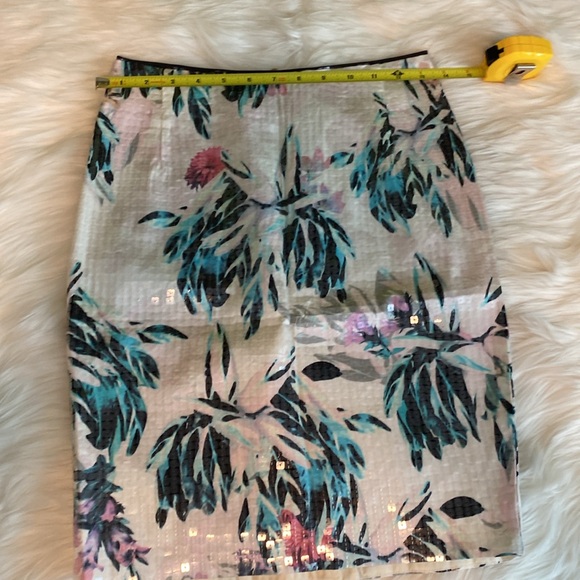 NWT H&M Tropical FLORAL SEQUIN, PENCIL MINI SKIRT US 6 - Picture 5 of 7